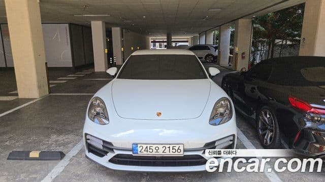 Porsche Panamera 2021 — Photo 2/8