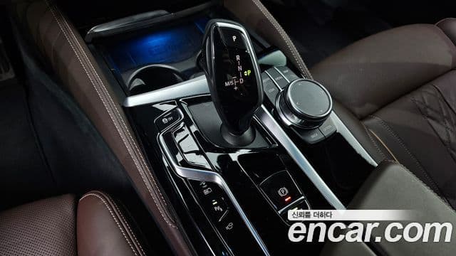 BMW 5 Series 2023 — ფოტო 21/36