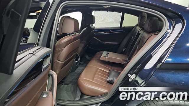 BMW 5 Series 2023 — ფოტო 14/36