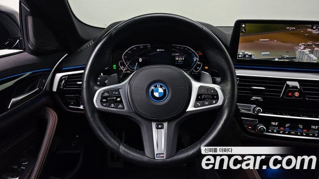 BMW 5 Series 2023 — ფოტო 32/36