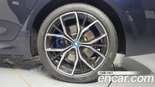 BMW 5 Series 2023 — ფოტო 15/36