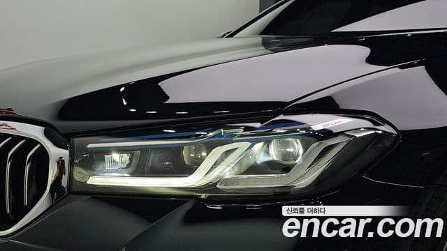 BMW 5 Series 2023 — ფოტო 27/36