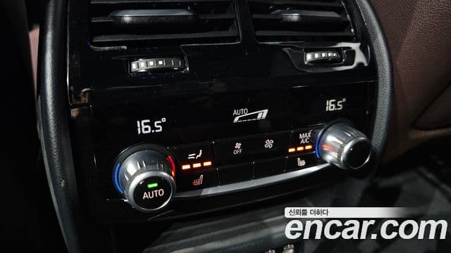 BMW 5 Series 2023 — ფოტო 6/36