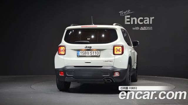Jeep Renegade 2022 — ფოტო 8/20