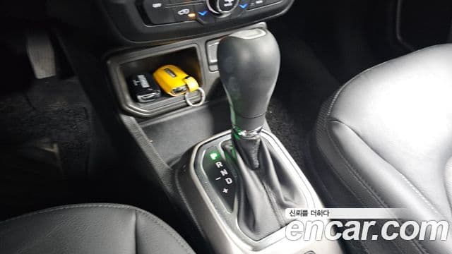 Jeep Renegade 2022 — ფოტო 11/20