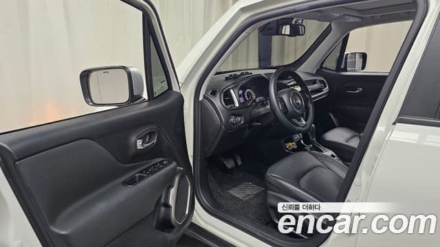 Jeep Renegade 2022 — ფოტო 13/20
