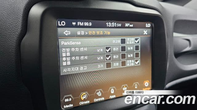 Jeep Renegade 2022 — ფოტო 19/20