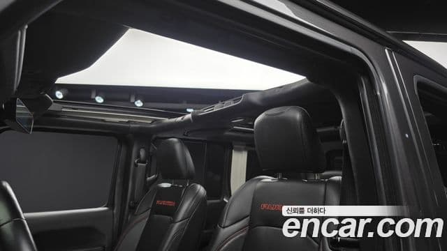 Jeep Wrangler 2021 — Photo 8/20