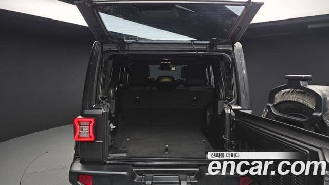 Jeep Wrangler 2021 — Photo 16/20
