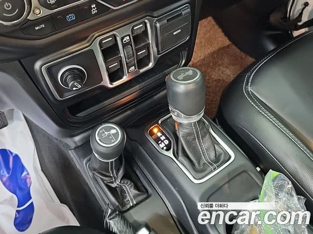 Jeep Wrangler 2021 — Photo 6/19