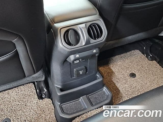 Jeep Wrangler 2021 — Photo 17/19