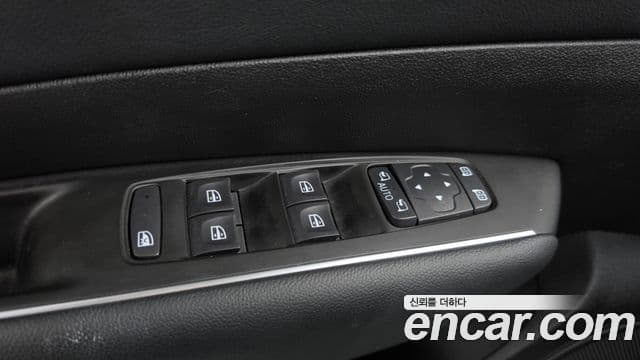 Renault Samsung SM6 2023 — ფოტო 13/32