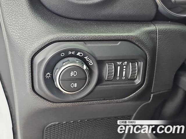 Jeep Wrangler 2021 — Şəkil 12/19