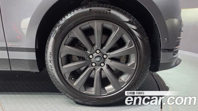 Land Rover Range Rover Velar 2018 — Photo 7/32