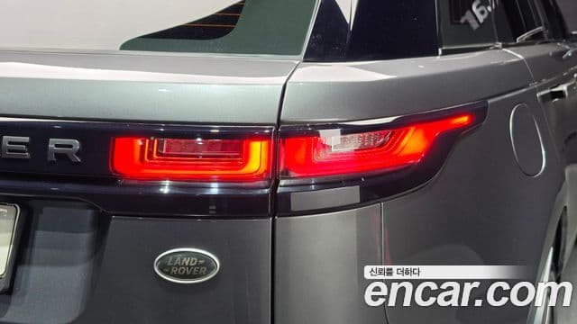 Land Rover Range Rover Velar 2018 — Photo 26/32