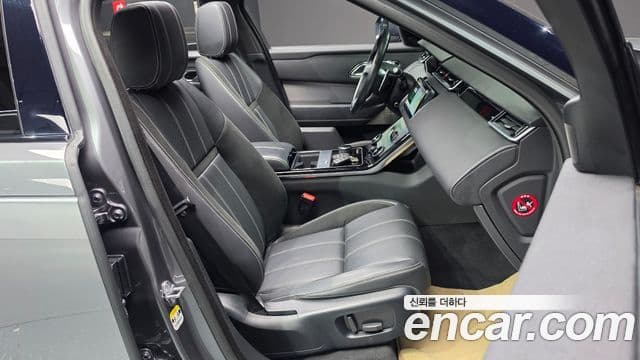 Land Rover Range Rover Velar 2018 — Photo 21/32
