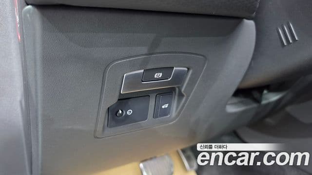 Land Rover Range Rover Velar 2018 — Photo 11/32