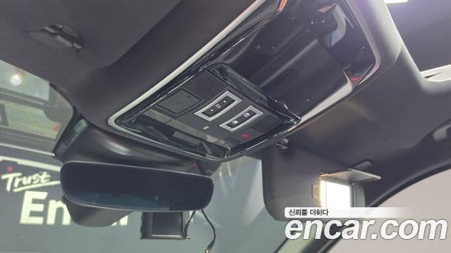 Land Rover Range Rover Velar 2018 — Photo 30/32