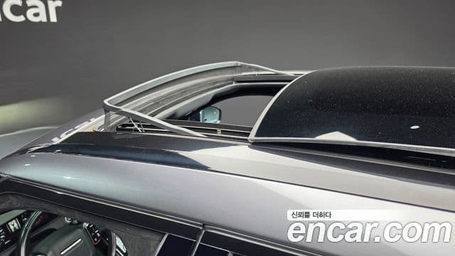 Land Rover Range Rover Velar 2018 — Photo 18/32