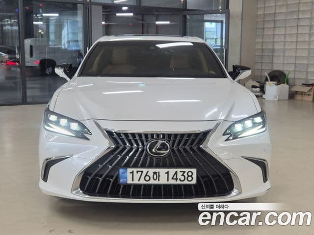 Lexus ES300h 2022 — Photo 3/15