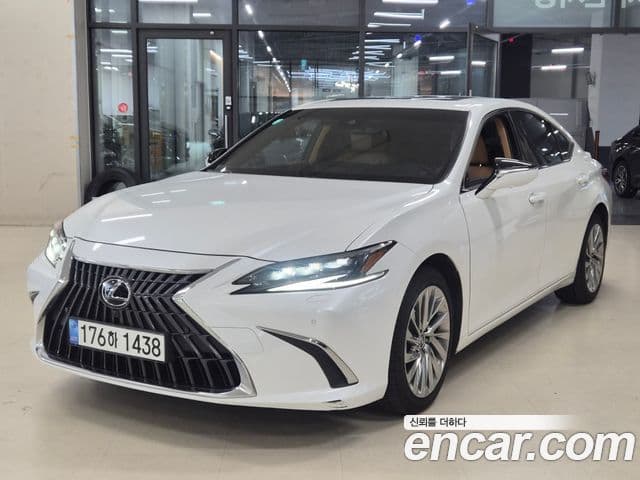 Lexus ES300h 2022 — Photo 6/15