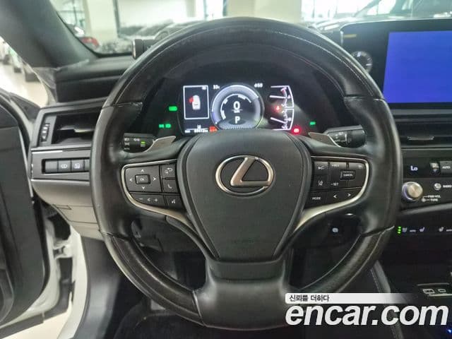 Lexus ES300h 2022 — Photo 12/15