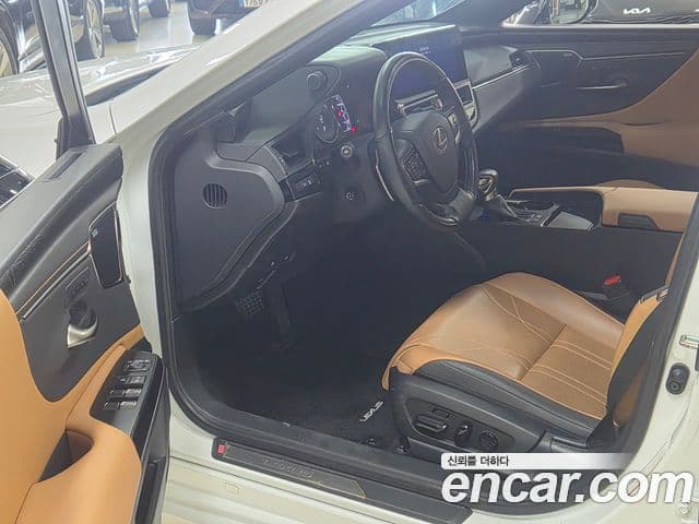 Lexus ES300h 2022 — Photo 11/15
