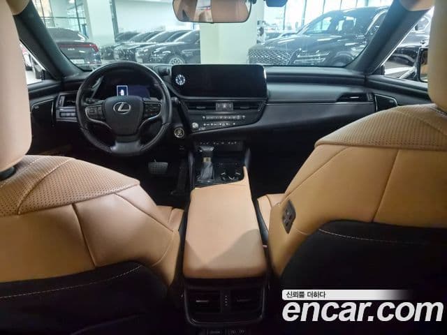 Lexus ES300h 2022 — Photo 4/15