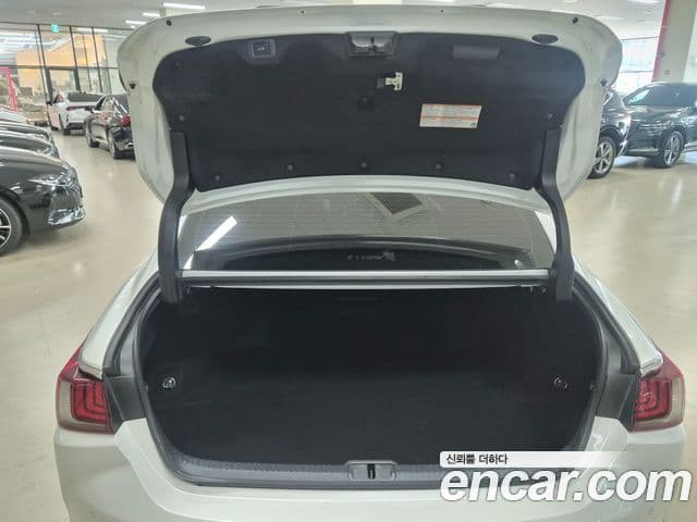 Lexus ES300h 2022 — Photo 1/15