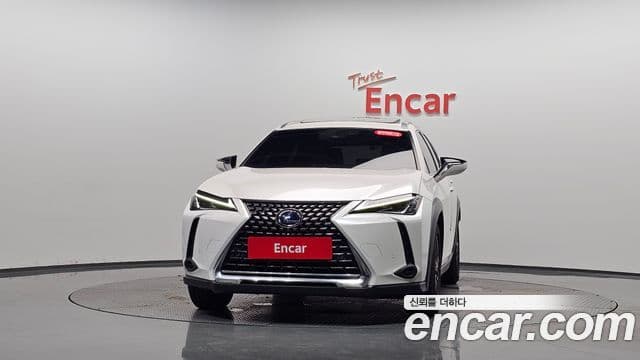 Lexus UX250h 2019 — Фото 3/20