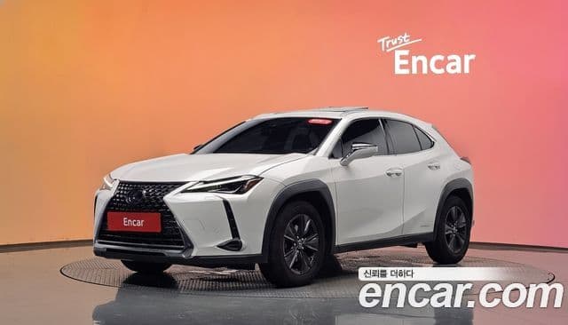Lexus UX250h 2019 — Фото 1/20