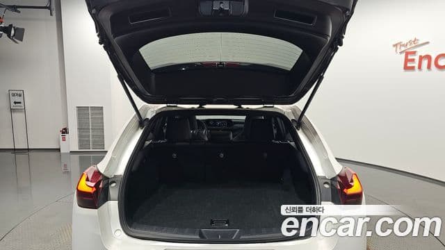 Lexus UX250h 2019 — Photo 14/32