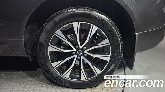 Volvo XC60 2024 — Şəkil 28/37