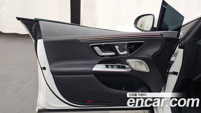 Mercedes-Benz EQE 2023 — ფოტო 26/34