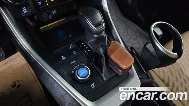 Toyota RAV4 2019 — Şəkil 18/20