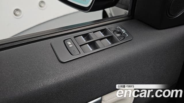 Land Rover Discovery Sport 2024 — Photo 12/34