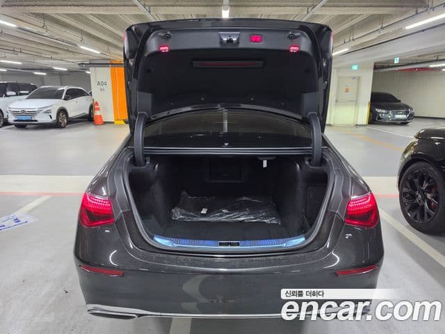 Mercedes-Benz S-Class 2022 — Photo 9/20