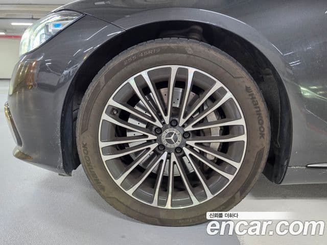 Mercedes-Benz S-Class 2022 — Photo 2/20