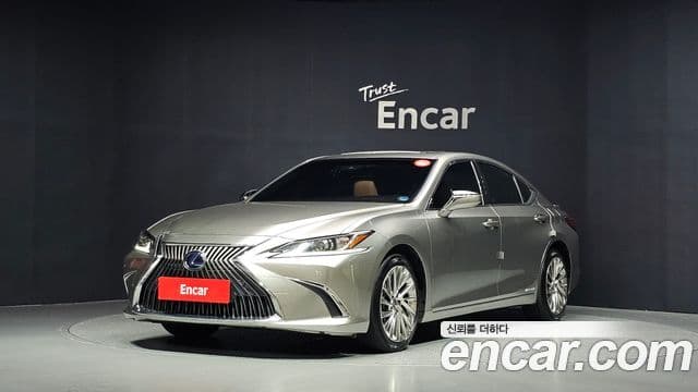 Lexus ES300h 2021 — Şəkil 33/34