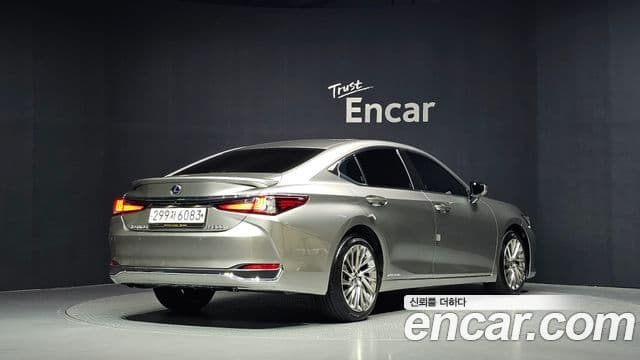 Lexus ES300h 2021 — Şəkil 34/34