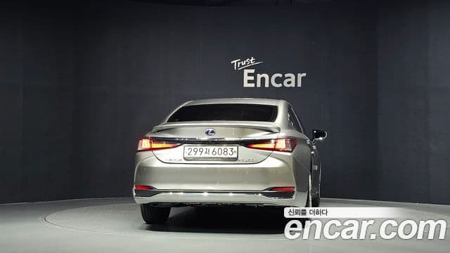 Lexus ES300h 2021 — Şəkil 6/34