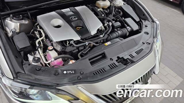 Lexus ES300h 2021 — Şəkil 20/34