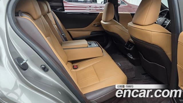 Lexus ES300h 2021 — Şəkil 11/34