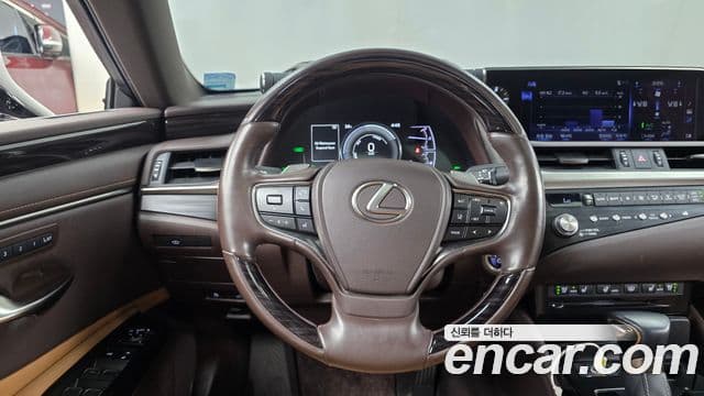 Lexus ES300h 2021 — Şəkil 14/34