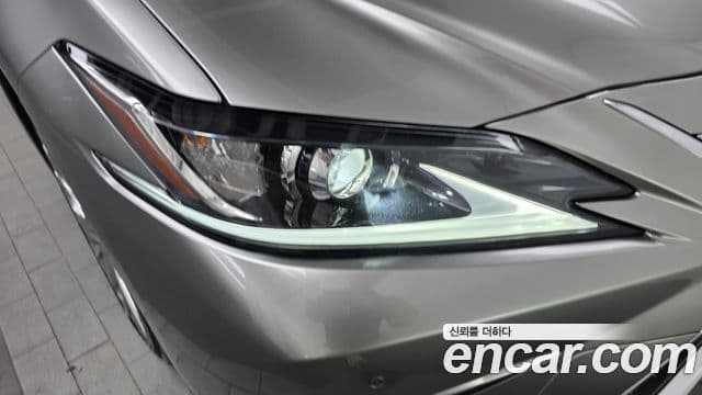 Lexus ES300h 2021 — Şəkil 12/34