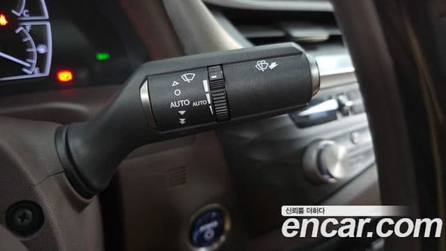 Lexus ES300h 2021 — Şəkil 16/34