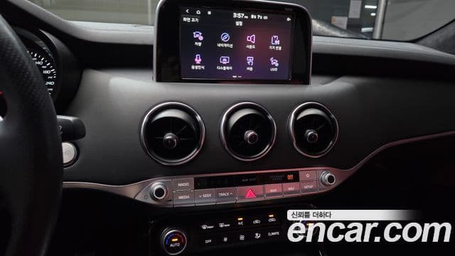 Kia Stinger 2018 — Фото 14/20