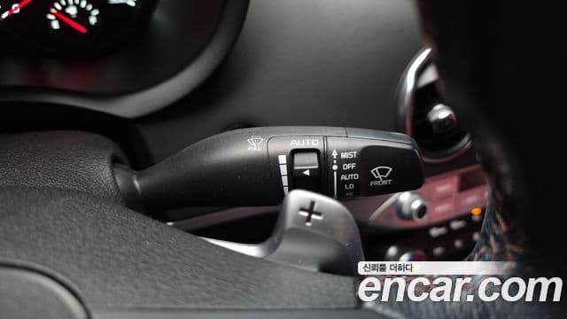 Kia Stinger 2018 — ფოტო 13/32