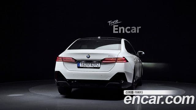 BMW 5 Series 2025 — Şəkil 32/40