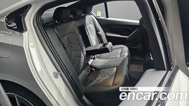 BMW 5 Series 2025 — Şəkil 26/40